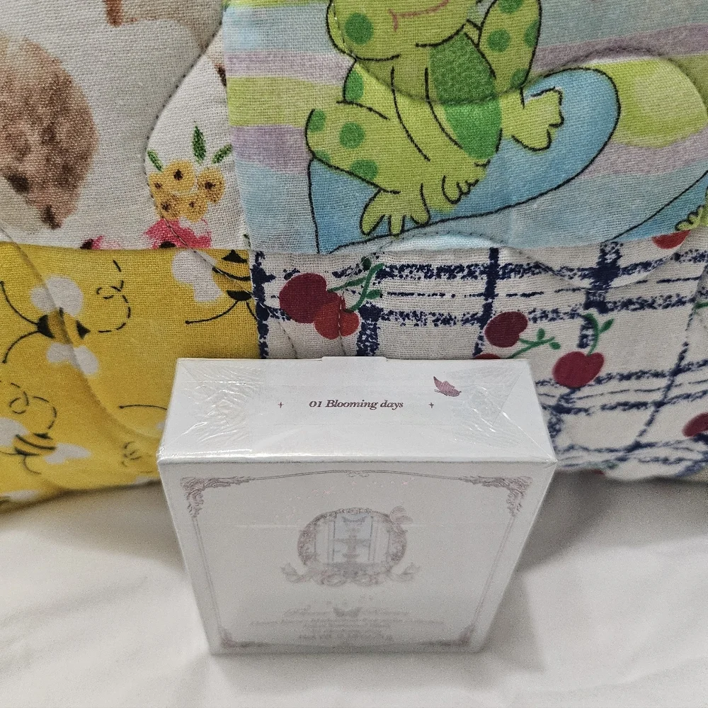 Midsummer Fairytales Velvet Embossed‎ Blush (01 Blooming Day)